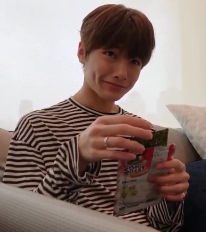 — jeongin being iconic; a happy birthday thread  #Straykids  #MaknaeINOnTopDay  #happyINday  #skz