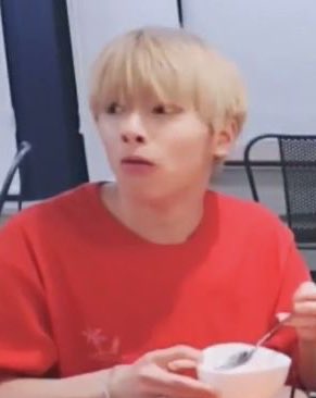 — jeongin being iconic; a happy birthday thread  #Straykids  #MaknaeINOnTopDay  #happyINday  #skz