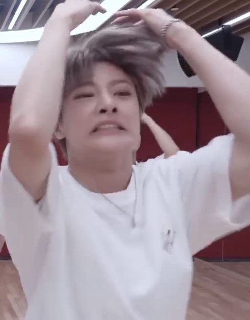 — jeongin being iconic; a happy birthday thread  #Straykids  #MaknaeINOnTopDay  #happyINday  #skz