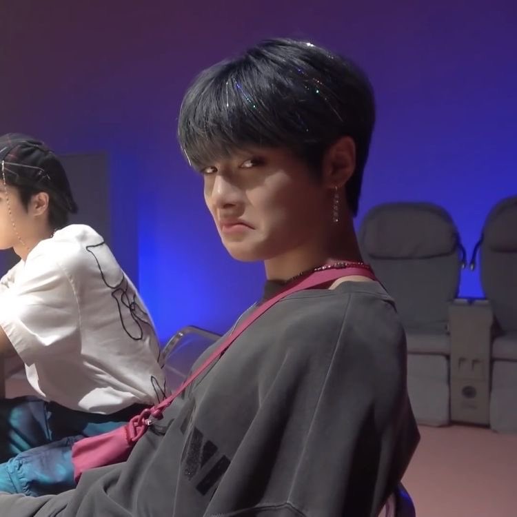 — jeongin being iconic; a happy birthday thread  #Straykids  #MaknaeINOnTopDay  #happyINday  #skz