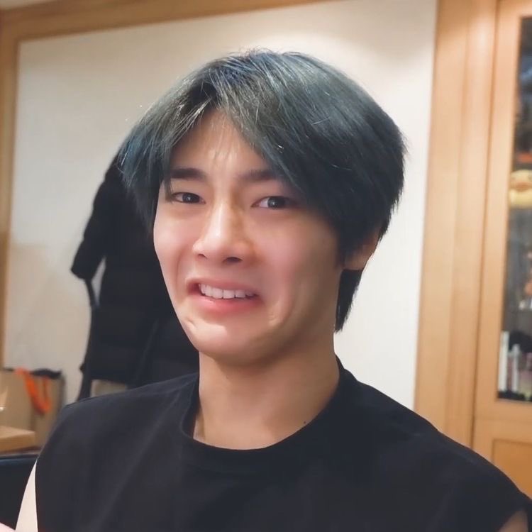 — jeongin being iconic; a happy birthday thread  #Straykids  #MaknaeINOnTopDay  #happyINday  #skz