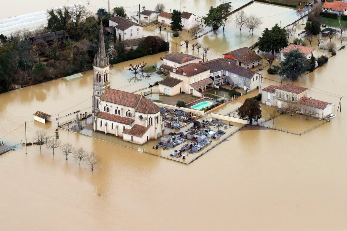SO_Bordeaux's tweet photo. Vidéos. Sud-Gironde : en avion et par drone, le film d’une semaine de crue record vue du ciel. Photos Laurent Theillet https://t.co/XCmpmjX6DC https://t.co/EPmACnz6Xf