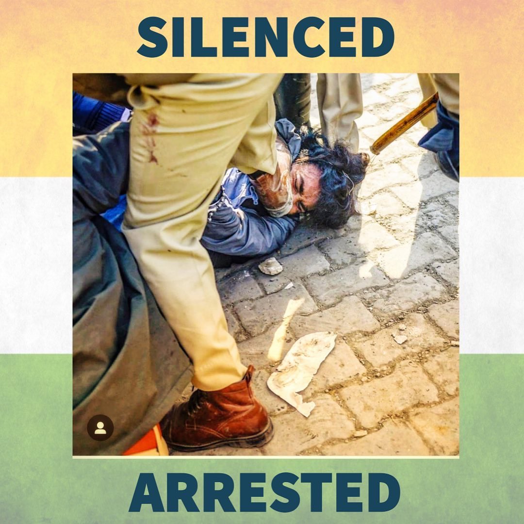#FreeRanjitSingh 

Ranjit Singh, 22 yo, arrested from Singhu border at the #FarmersProtest &amp; has not yet been released. He was attacked by the police, turban removed, stripped to his undergarments, stepped on the face and then dragged into a police vehicle. 

Insta: Kanbrar

1/2