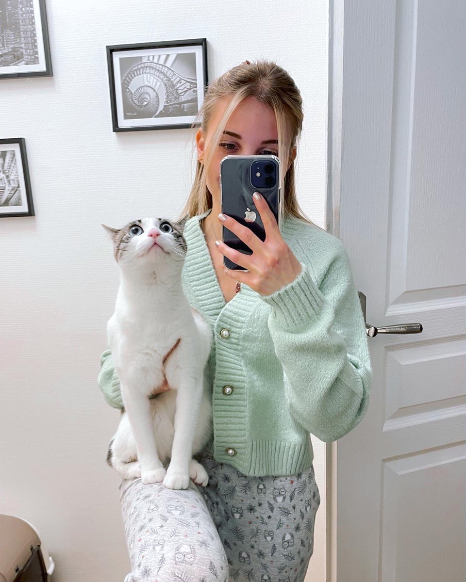 angeline_hsn's tweet photo. Elle a vu un monstre. 👽 #CatsOfTwitter https://t.co/OsXnNd2E0Z