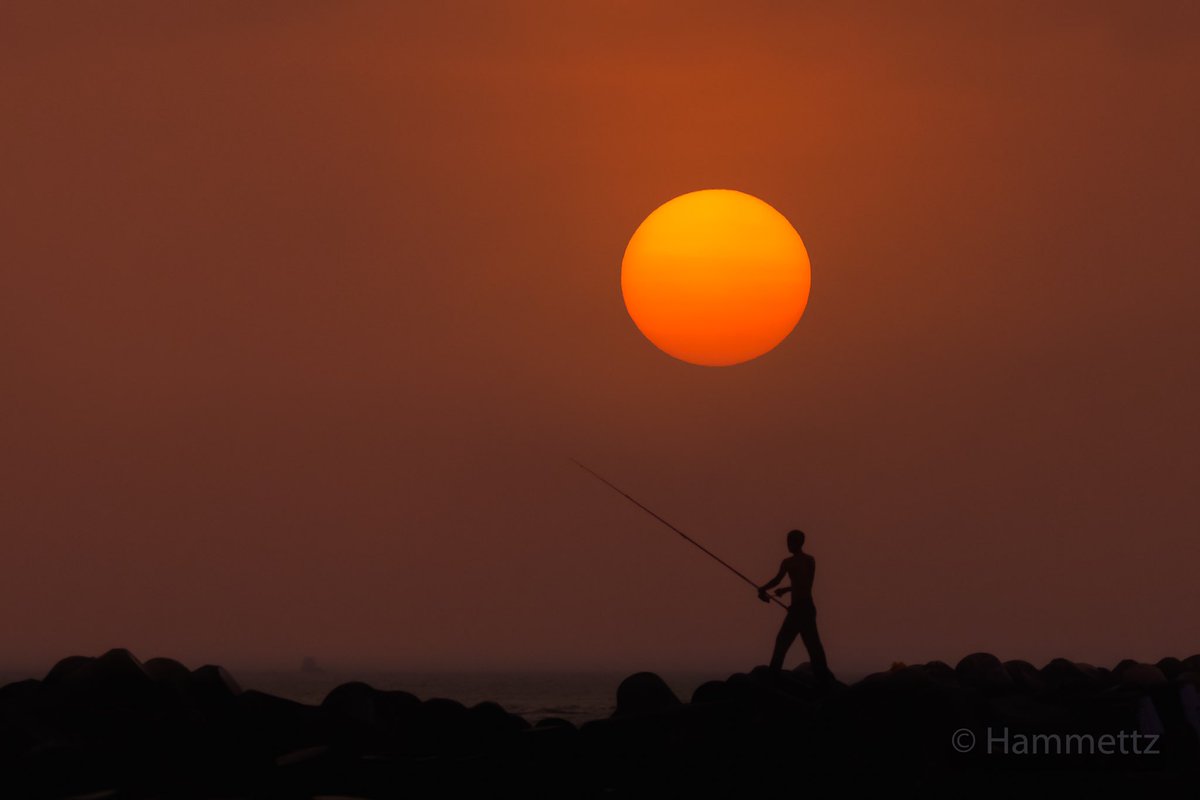 hammettz's tweet photo. “Sunsets are proof that no matter what happens, every day can end beautifully.” 

Shot in Male’ today 🌅 
#sunset #Maldives https://t.co/j89di9UUkv