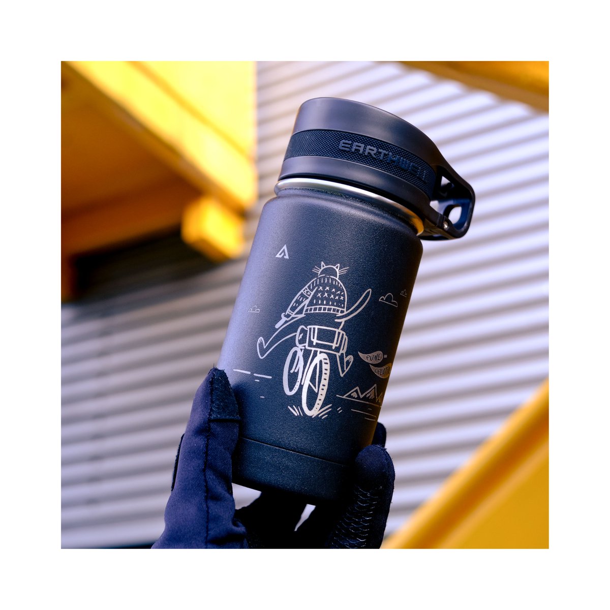 Check out Adventure cat! A collaboration with <a href="/advntr/">Alice Marshall</a>.cc This is the <a href="/earthwell/">David Campbell</a> Roaster™ flask. It fits neatly into a bottle cage. It keeps drinks hot for up to 8 hours, 30 hours iced and 12 hours cold - oh and a lifetime warranty too - Awesome! 🐱
#advntr #earthwellroaster
