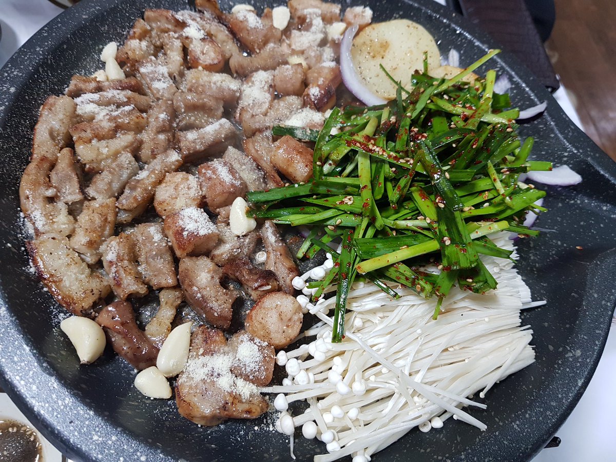 asmrmukbang1's tweet photo. How to make the Best Pork Belly https://t.co/HbB67eEasW via @YouTube https://t.co/riUgdFFOyW