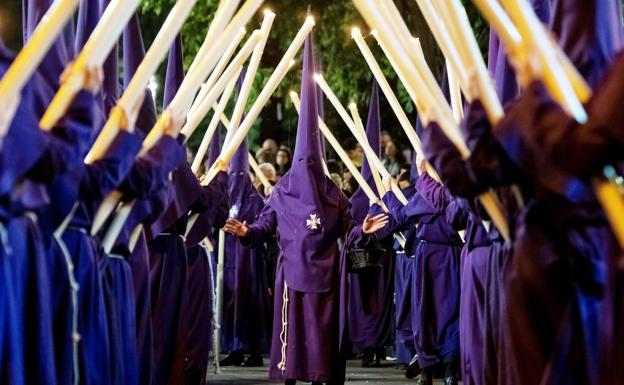 cuernoquemado's tweet photo. Salvando la Semana Santa. https://t.co/ylWjdRUjic