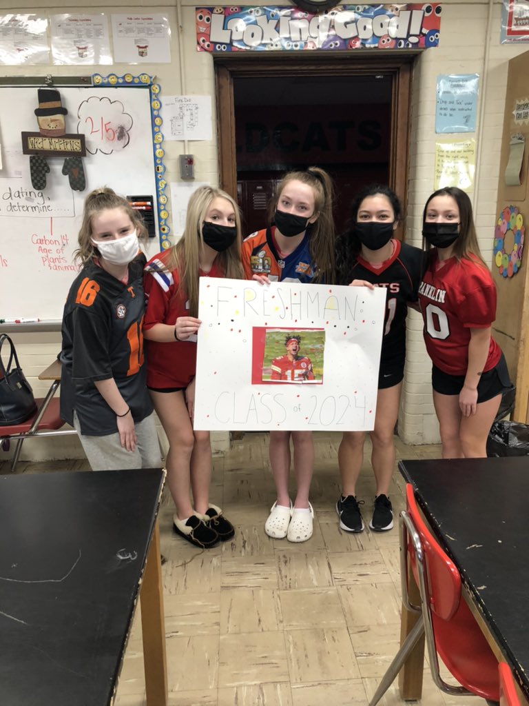 Team Mahomes (freshmen) broke out first 💪🏻👊🏻