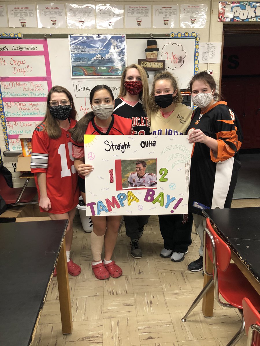 Team Brady (upperclassmen) weren’t far behind and had the more creative poster ❤️