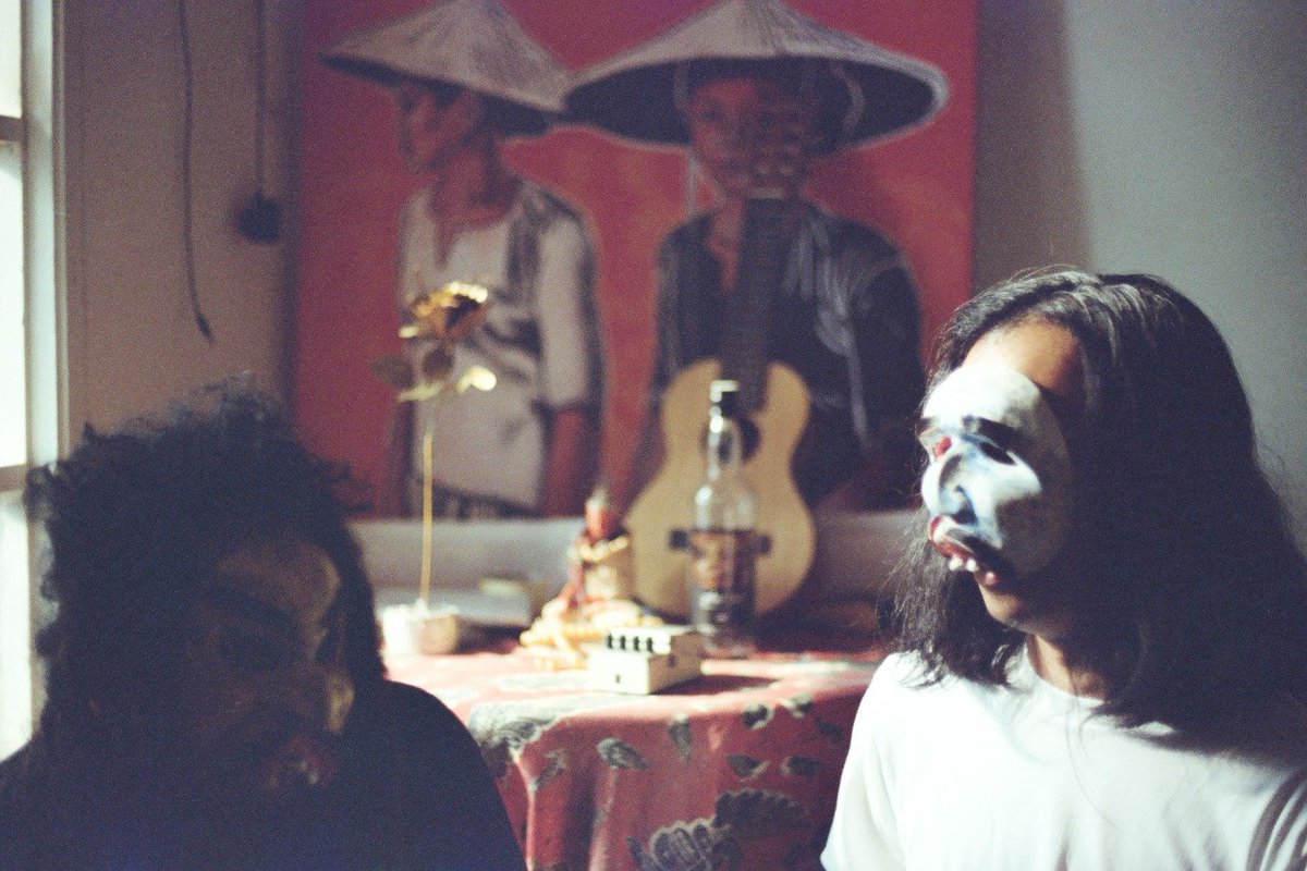 pe (pathetic experience), difoto tahun 2018 sebelum menghilang secara misterius.

#mbrebes35mili