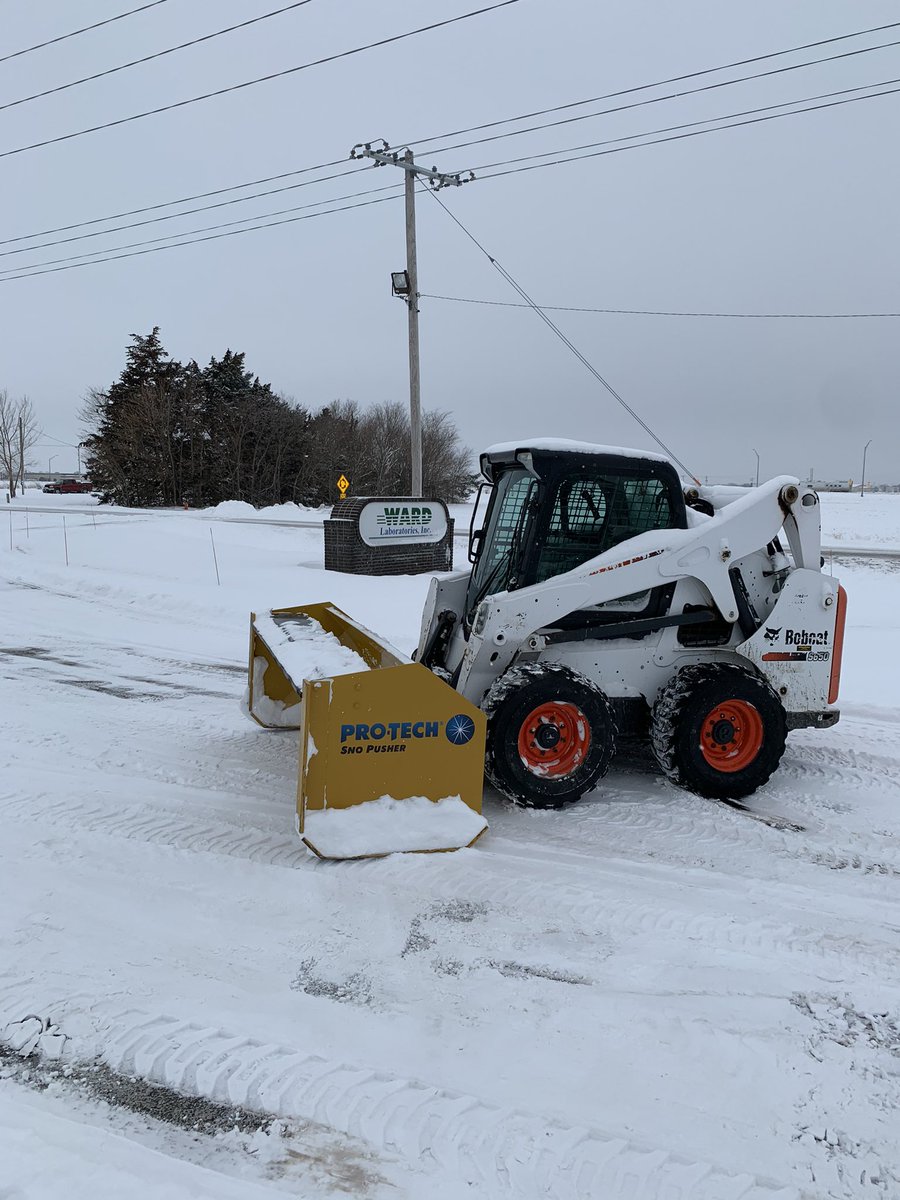 NCW1984's tweet photo. Clearing snow #bobcat #snowpusher https://t.co/JRag7BRFEL