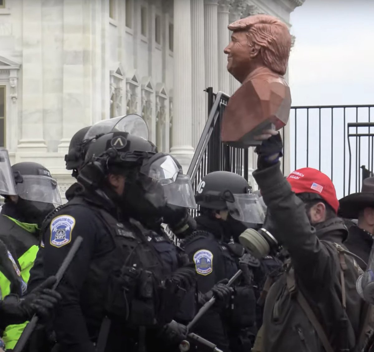 A Trump bust is having a grand time......but fails to ward off  #Capitol Police.