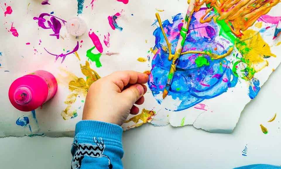Ways to help kids express their feelings about the coronavirus pandemic through art...

“Art can be a way to promote and support mental health in children”

#ArtsHealth #ChildrensMentalHealth 

Read more here: bit.ly/3joDiA0