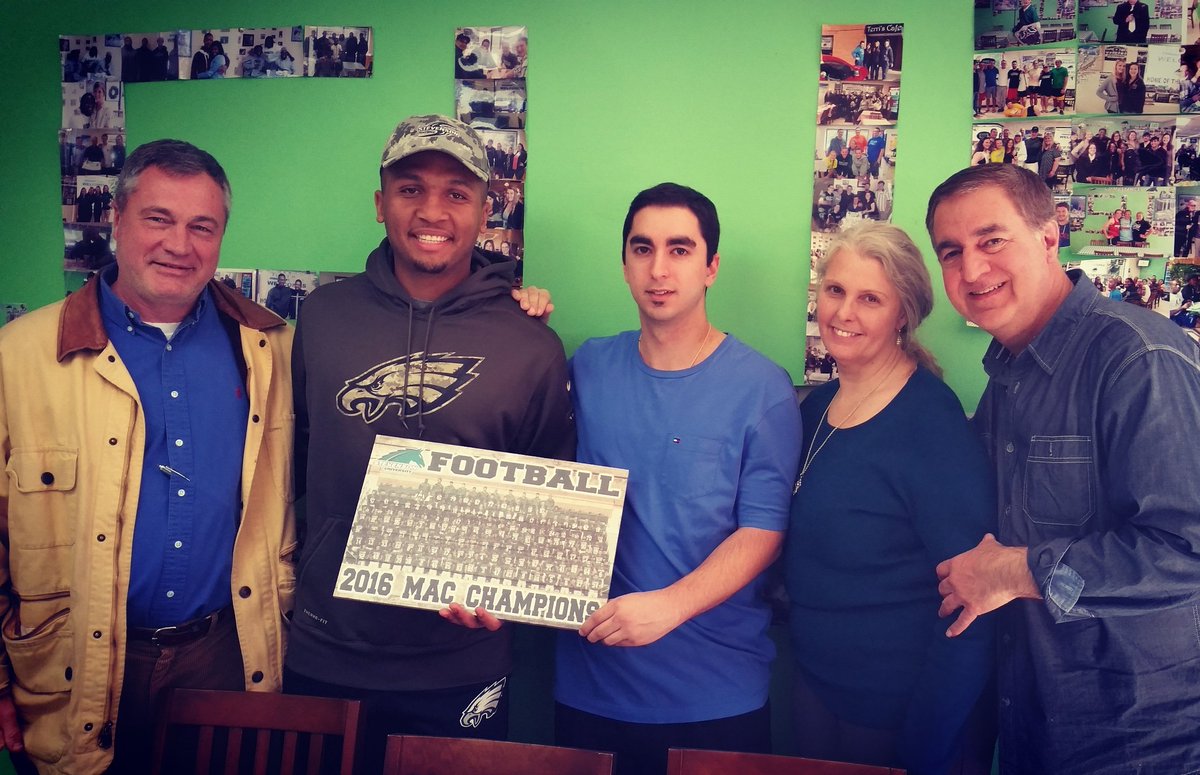 CafeTerris's tweet photo. Dan Williams, here's a throwback! We're glad to see your team is doing well. Good luck in the big game tonight! 🏈 https://t.co/rkNghXVoWc