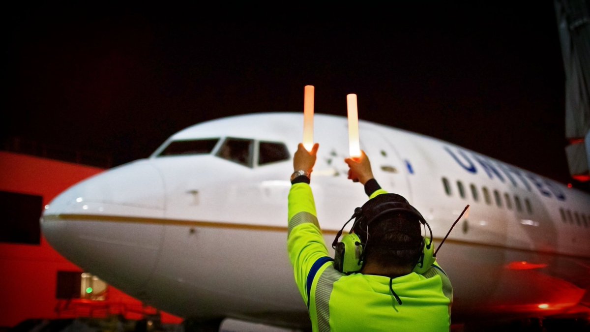 It's getting closer to game time🏈 Who do you have for the Superbowl? Buccs? Chiefs? 🏆🏈🏟️ #SuperBowl #SuperBowlLV #SuperBowlSunday #UnitedAirlines #UnitedTogether #StaySafe