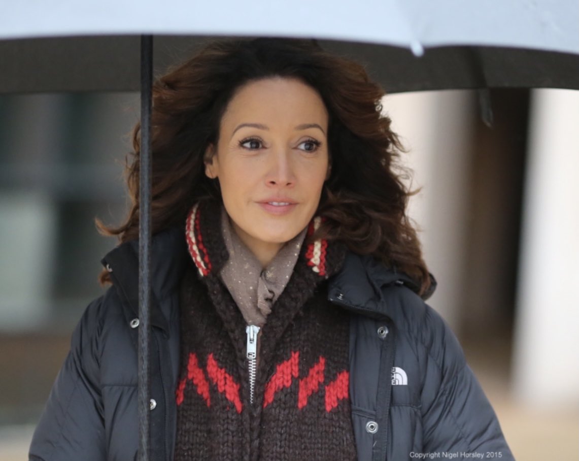 cosmicalbee's tweet image. I knew I’d seen that woolly jacket somewhere before. Love it ❤️ #SnugAsABug #JacketEnvy #ProofSet #TVMagic 📺✨