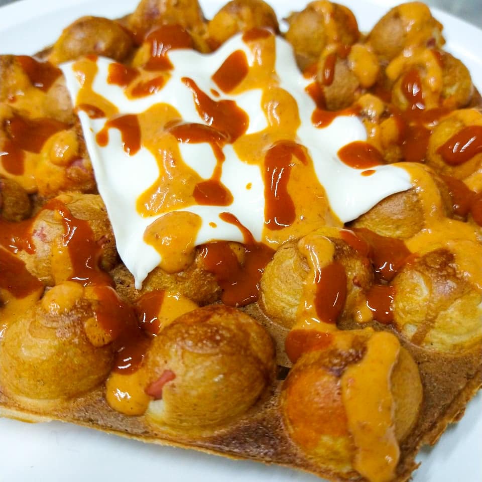 yayhelados's tweet photo. Salchiwaffle para el antojo 🤤😏 es un bubble waffle relleno de queso manchego y salchicha, con queso Philadelphia y aderezo de chipotle, catsup y/o valentina
🛵 DIDIFOOD y RAPPI (de preferencia paga con TARJETA)
✔️ Pick - up
#ConsumeLocal #ComeCDMX #coapa #Chilango #dondeir https://t.co/TIi9hwpq2G