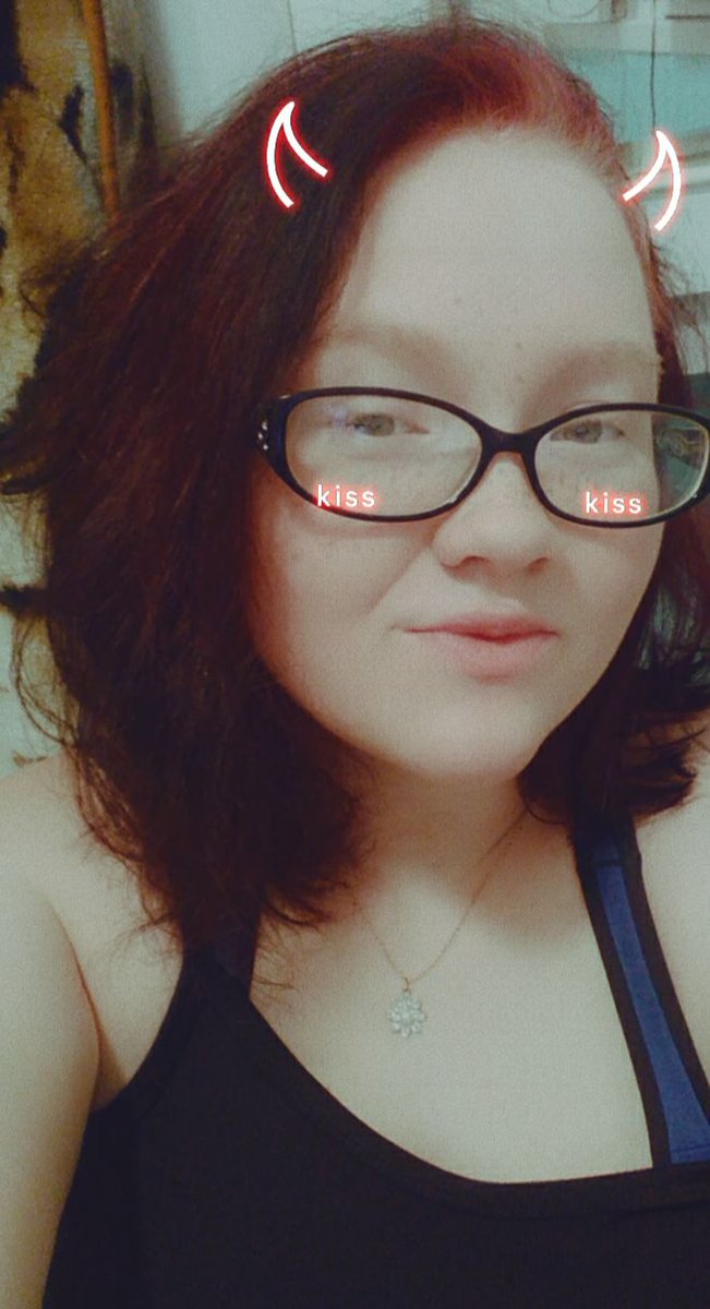 Brea63270909's tweet photo. First picture is when I first became a fan of @5SOS the second is me now. I've grown so much. 

#SheLooksSoPerfect #SLSPSelfie #slsp https://t.co/CnFffJBh1v