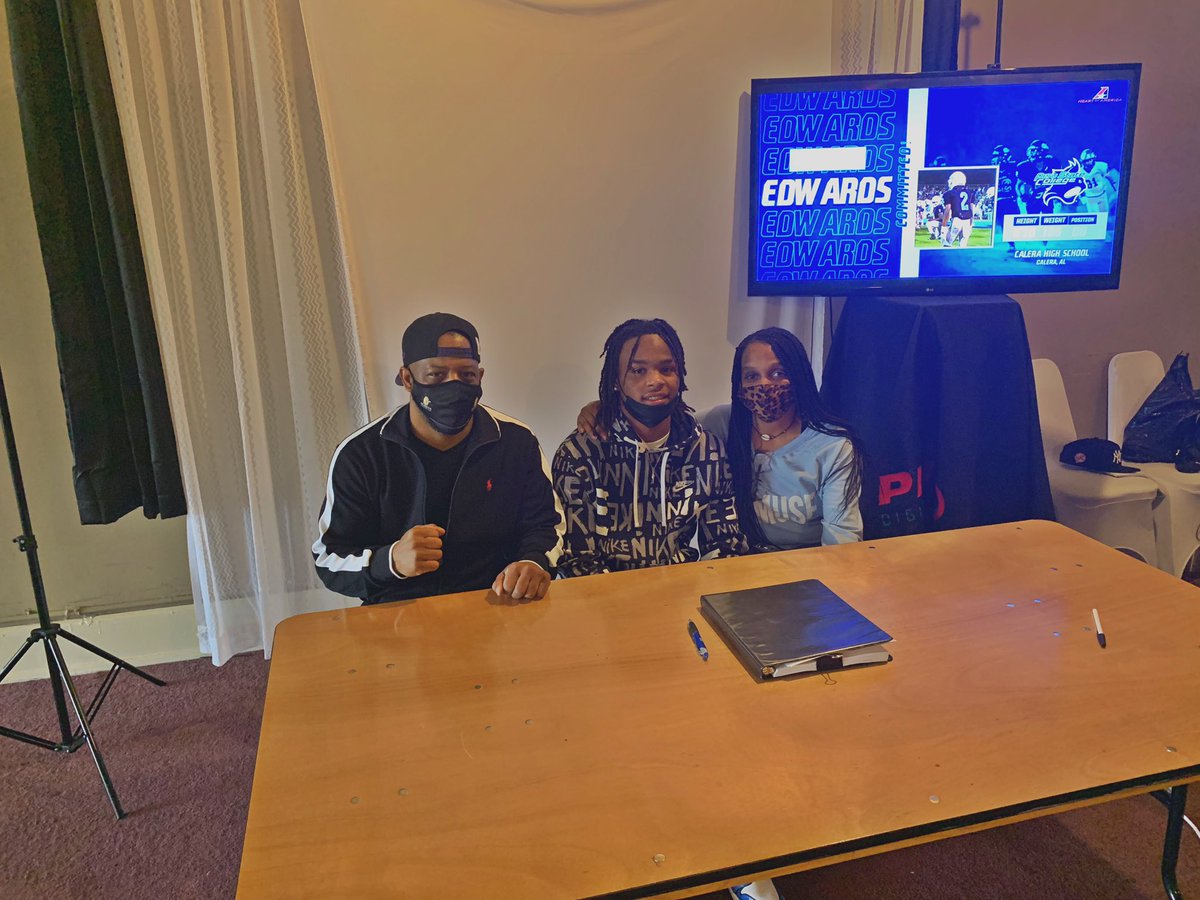 Iamhoodbaby's tweet photo. 𝗙𝗿𝗼𝗺 Selma ➭ Peru State 💙🤍
- ��𝟬𝟬% 𝗖𝗢𝗠𝗠𝗜𝗧𝗧𝗘𝗗 ! 🙏🏽🩸 #SlimeyLilDudeOnTop 🐍 @CoachFields02 @PSCFootball https://t.co/DVel2ad56T