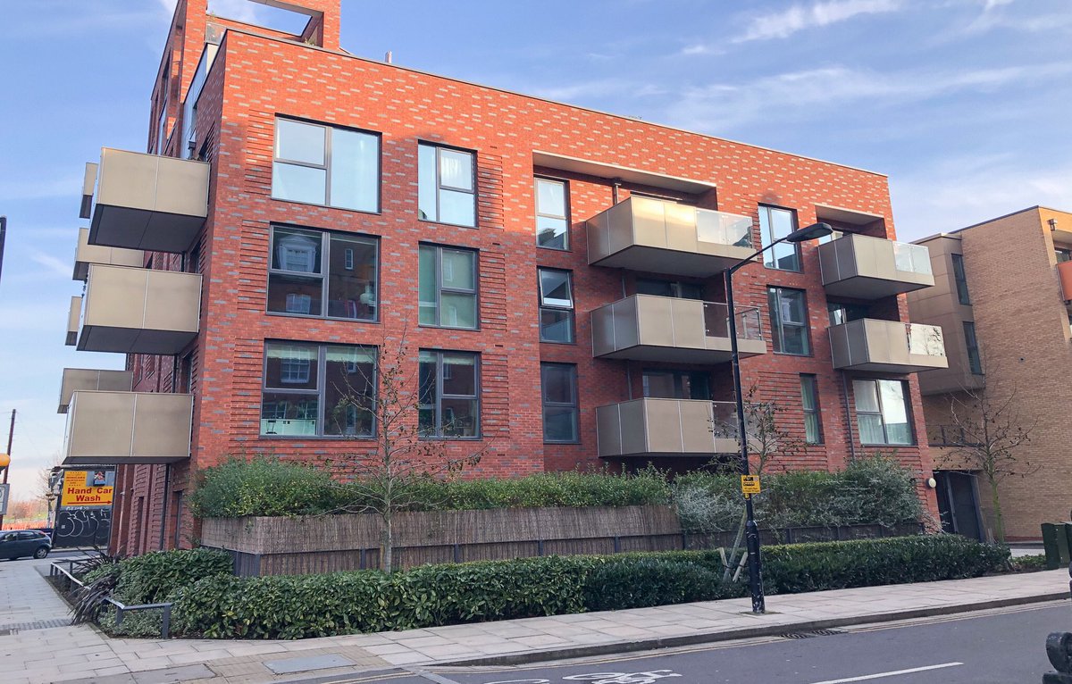 EwemoveSouthend's tweet photo. Luxury #Camberwell #flat FOR SALE £425,000 Huge terrace/balcony Next to #Burgess Park 02080905472 https://t.co/eRSmC2gNqm