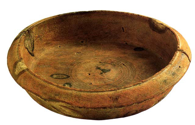 Wooden bowl with concentric circles and rounded rim, most likely made of umbrella thorn acacia (Vachellia/Acacia tortilis). Qumran. 1st Century BCE.   https://www.loc.gov/exhibits/scrolls/art2.html