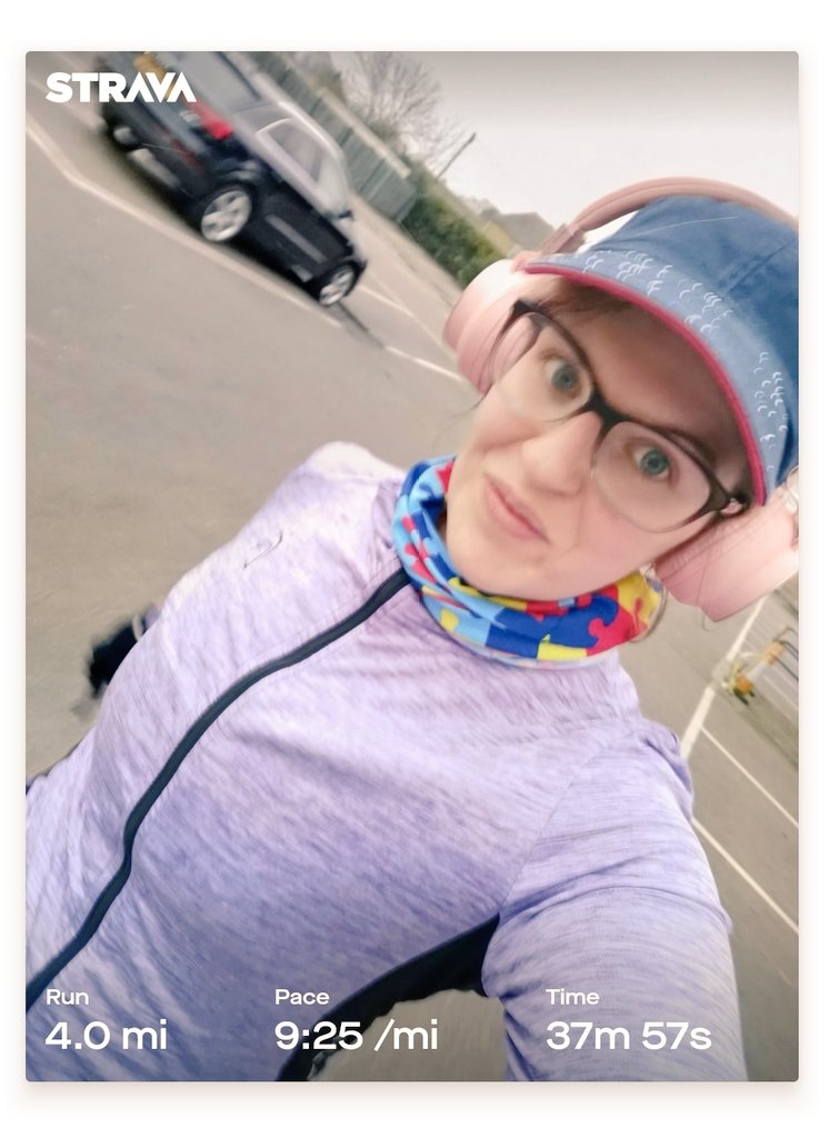 It didn't snow, although it was actually snowing when I took this picture 😂 I went out running and did a nice little 4 miler 😊