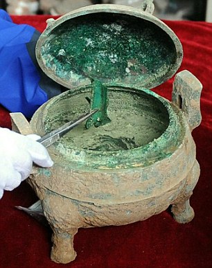 A 2,400-year-old bronze bowl with still-liquid remnants of bone soup. The contents had oxidized and turned green. Discovered in a tomb near the ancient capital of Xian, China, while excavating for an airport extension.  http://dailym.ai/3p05OZI 