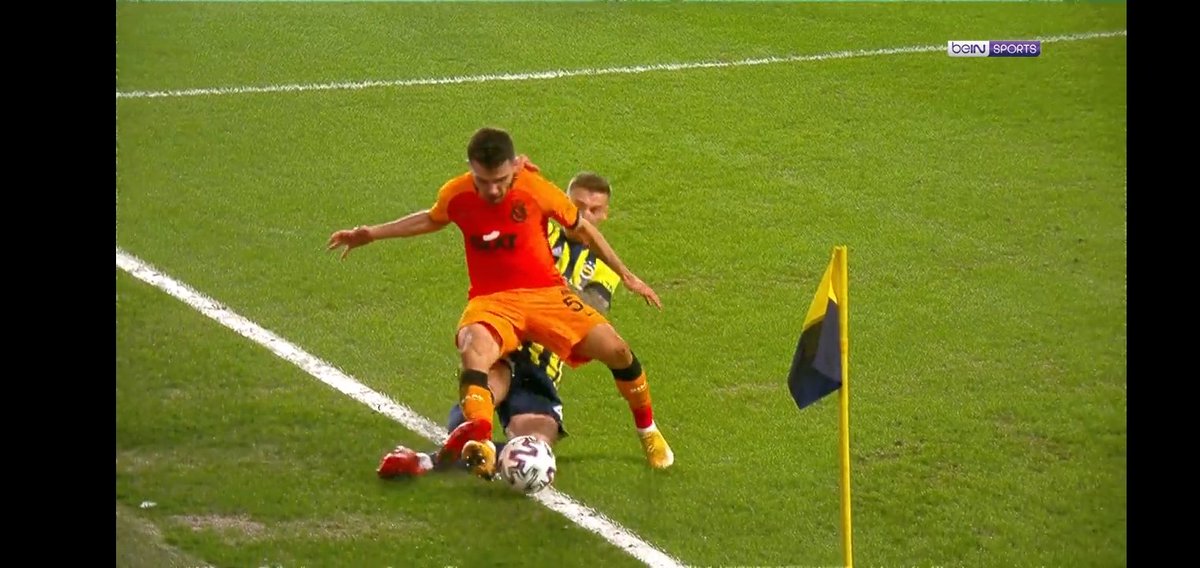 #TürkFutbolunaTemizEller
Bunlarıda konuşsanıza olum bu penaltılar niye verilmedi bu serdar niye atılmadı  konuşsaniza hem abiniz var hem ağlıyorsunuz