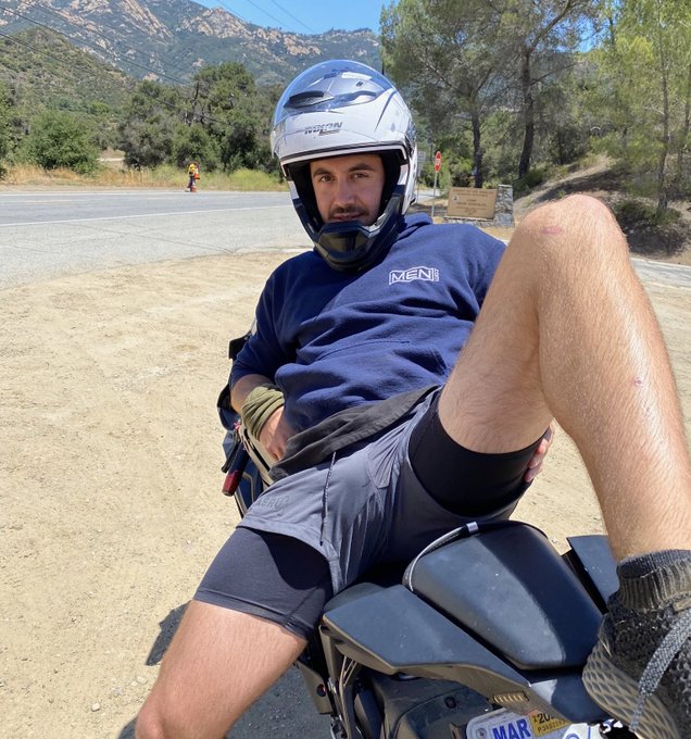 Hey bb wanna ride? 🏍💨 https://t.co/wxzsywFkB7