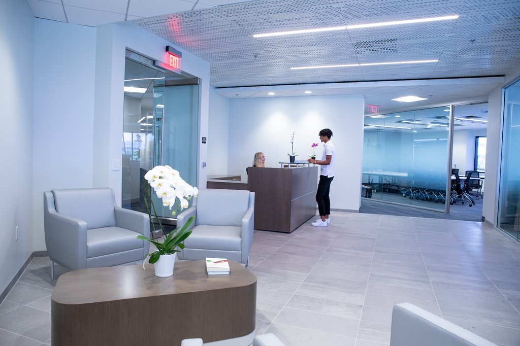 fsdesign_oc's tweet photo. Your office should work for you. Our design strategies prioritize your ease of mind and budget, including elegant and functional guest spaces. https://t.co/rt0QVWif9b