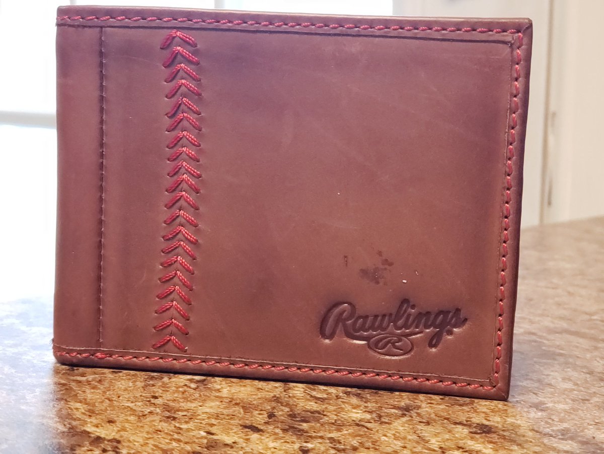 KfdxTobin's tweet image. I had a @Fossil wallet which lasted 6 years. #LovedIt 

My wife bought me a @LouisVuitton wallet for our 10th anniversary. It lasted about four months before falling apart. #PoorProduct 

I'm now hoping @RawlingsSports provides the quality I expect. #ChristmasPresent