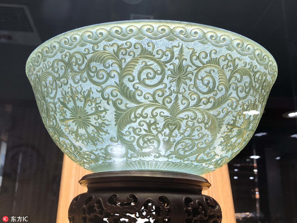 World's thinnest Hetian jade bowl, less than 1mm thick, Urumqi city, China (L) and a translucent carved jade bowl circa China 18th C   https://bit.ly/3jwbnOv   https://bit.ly/2MHweT7 