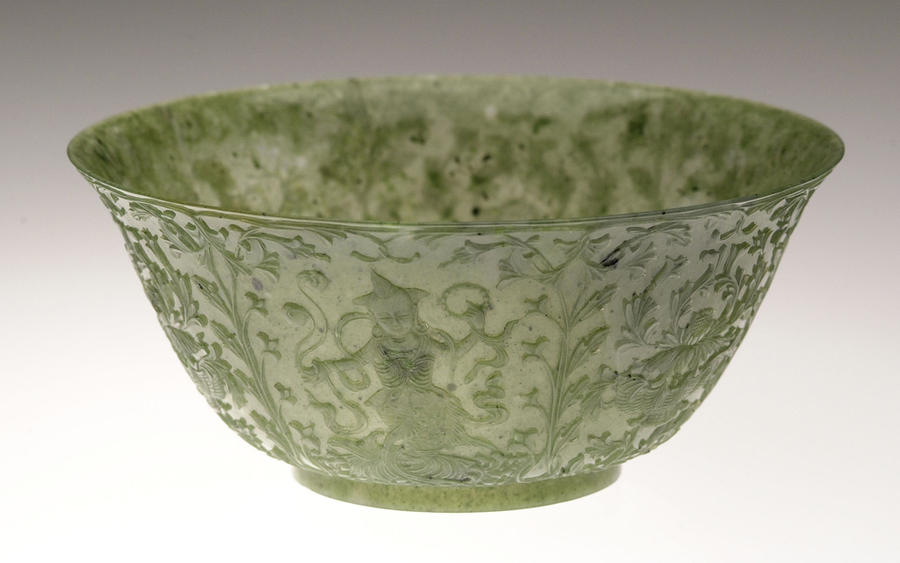 World's thinnest Hetian jade bowl, less than 1mm thick, Urumqi city, China (L) and a translucent carved jade bowl circa China 18th C   https://bit.ly/3jwbnOv   https://bit.ly/2MHweT7 