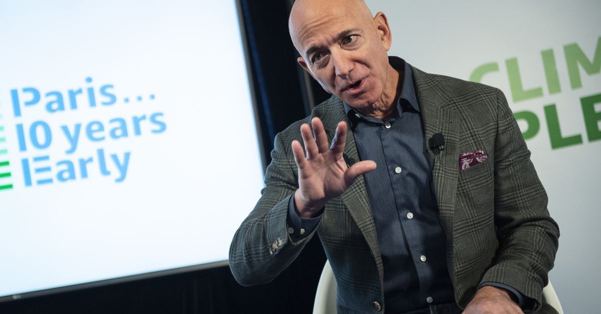 NohoPCRepair's tweet photo. "Bezos’ climate fund faces a reckoning with Amazon’s pollution. People living with Amazon's pollution see gaps in Bezos' funding." https://t.co/KvotyoiQz8 https://t.co/fUbIrxx8cB