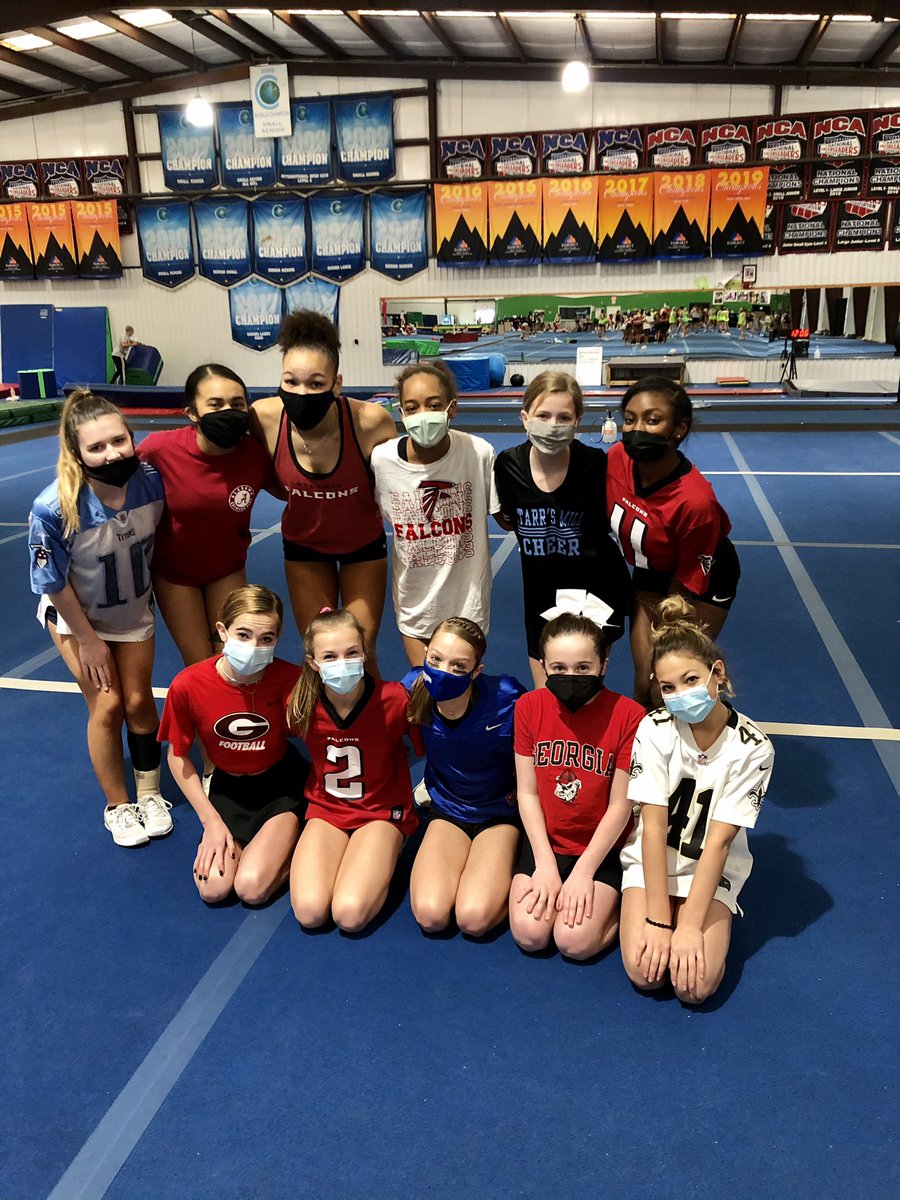 Lime_Rays's tweet image. Sports-themed practice in honor of the Super Bowl and a HIT ROUTINE!!!! 💚🤩💚 #CheersportWeek #ItsLimeTime