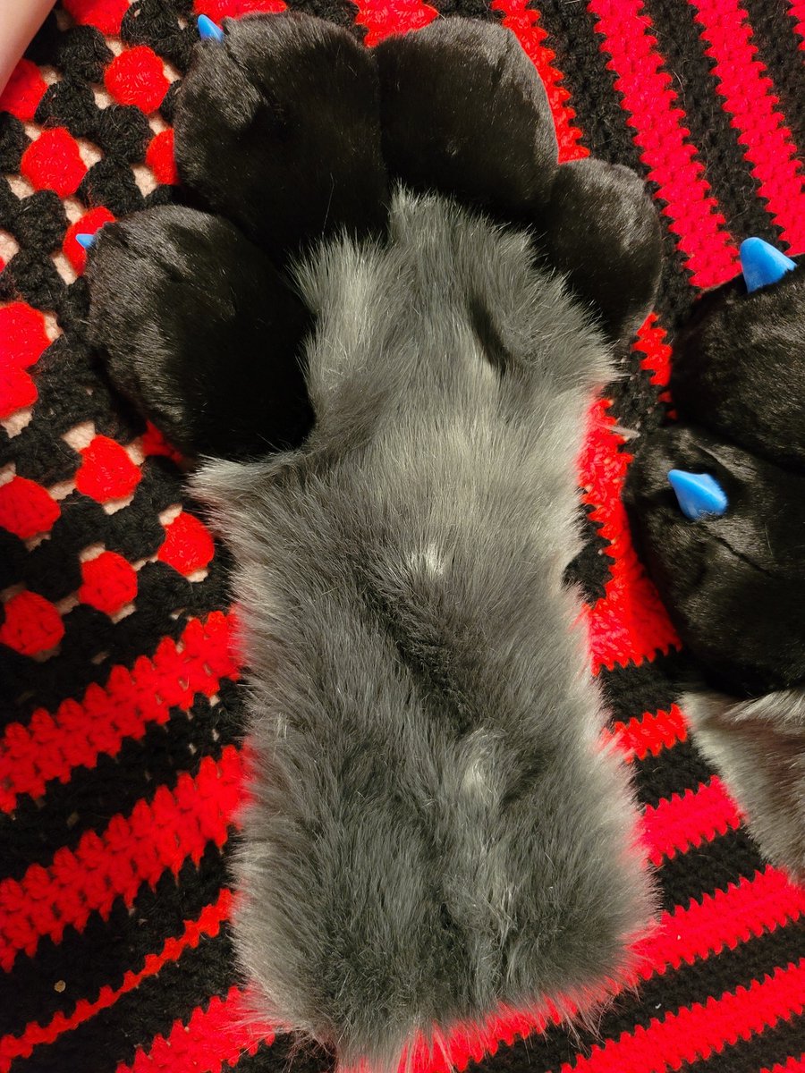 Since people asked about the paws/feet I went ahead and took these