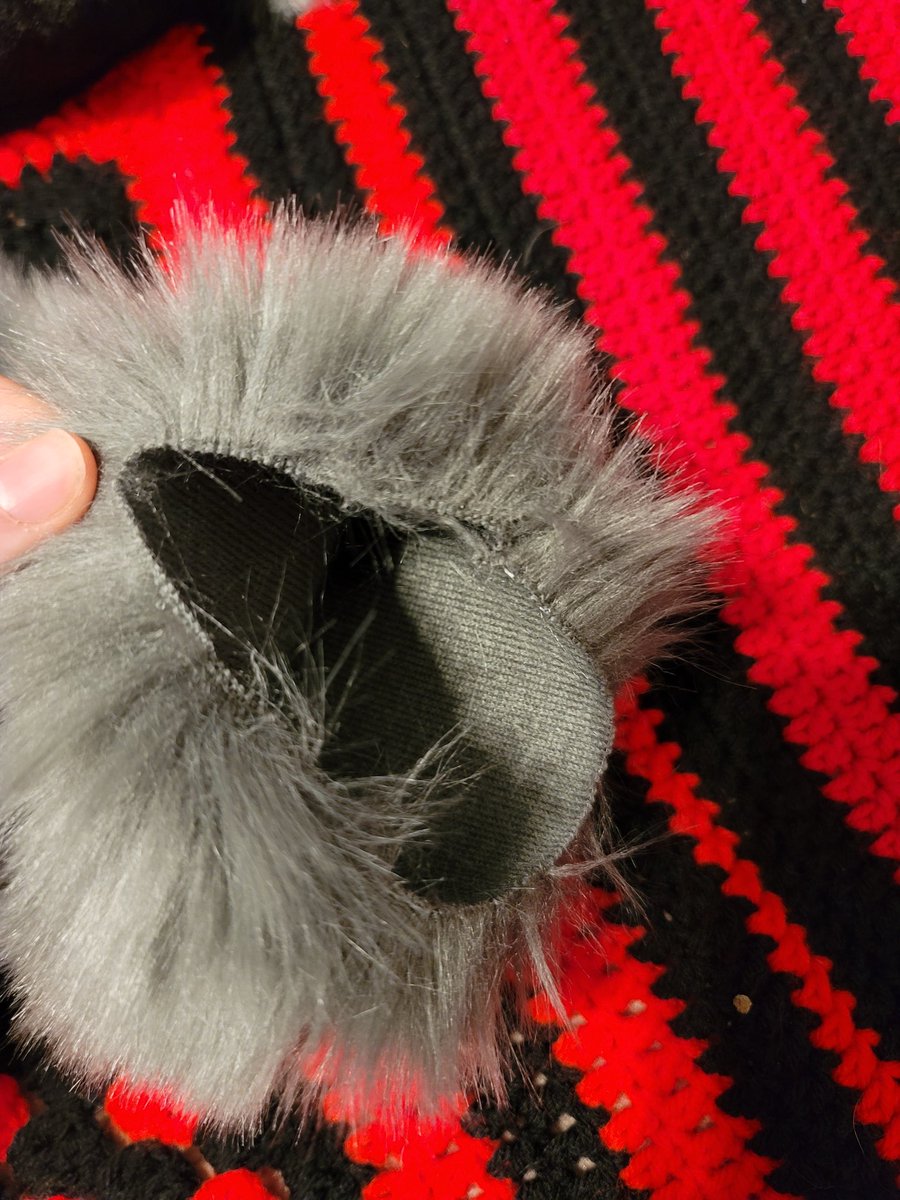 Since people asked about the paws/feet I went ahead and took these