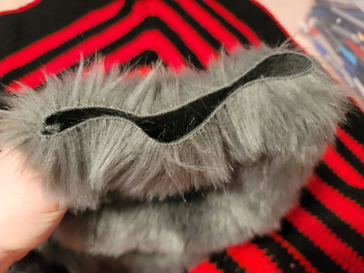 Since people asked about the paws/feet I went ahead and took these