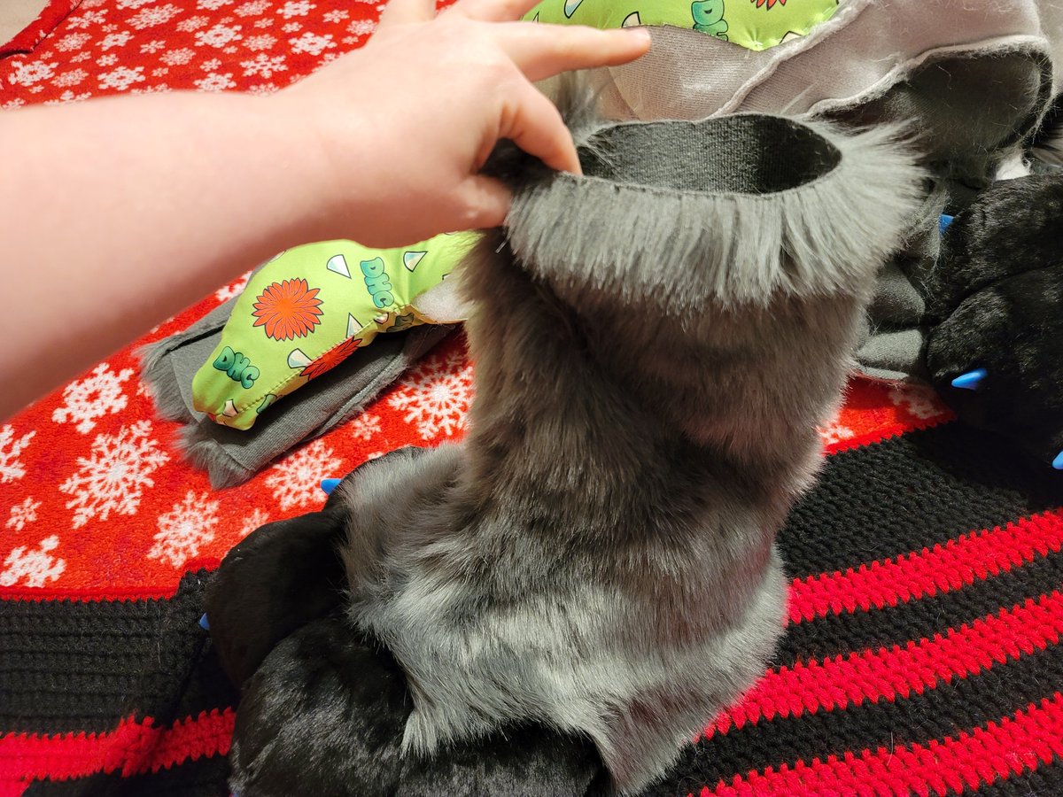 Since people asked about the paws/feet I went ahead and took these