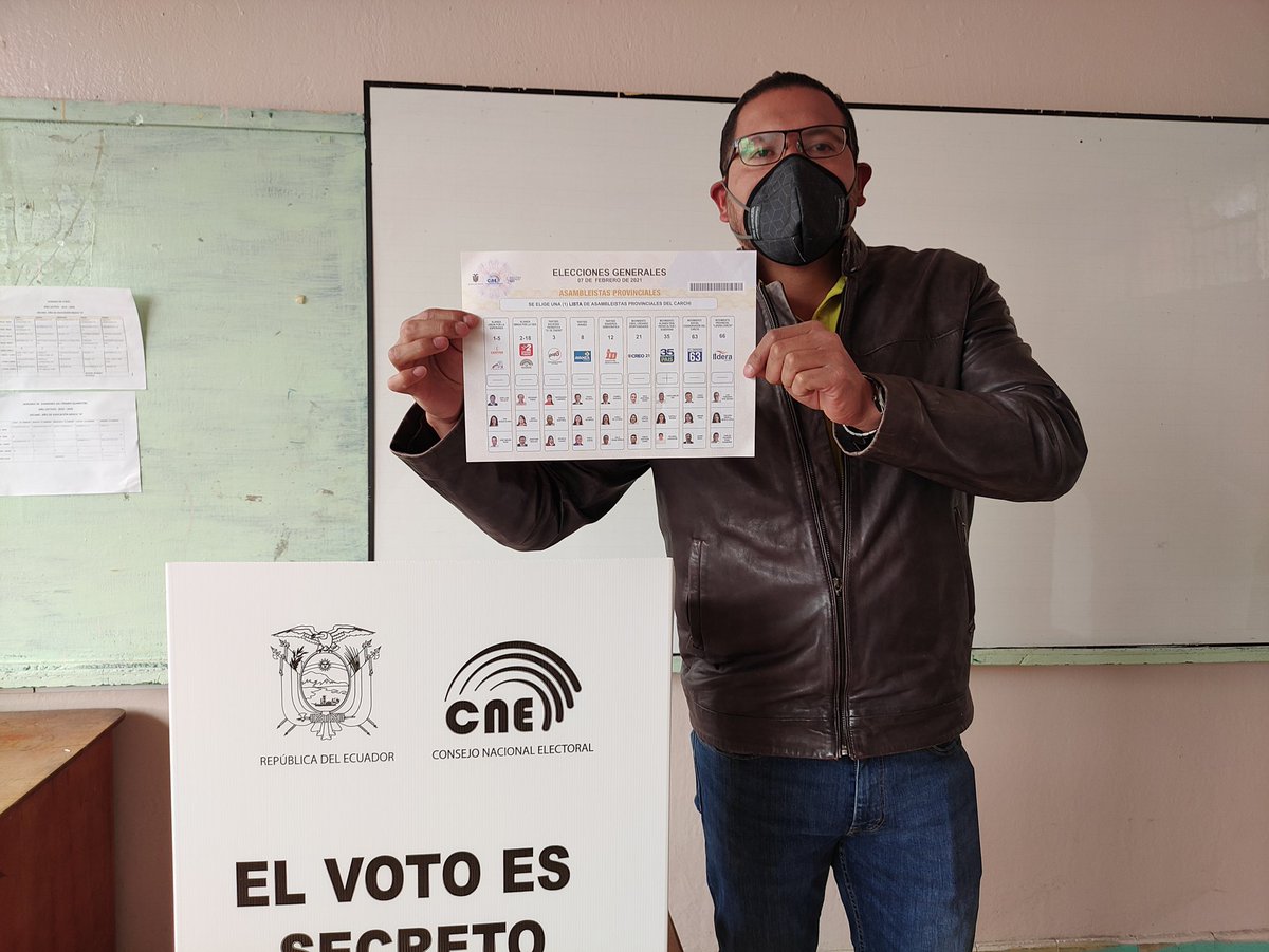 ¡Yo ejerzo mi derecho al voto!
Junto a mi equipo de trabajo y quienes apoyan este proyecto, ejercí mi voto responsable. En este día, elijamos una Asamblea Nacional renovada que trabaje por el mandato ciudadano de Carchi. 3️⃣5️⃣
#AsambleistaProvincial 
#Elecciones2021 
#Todito35