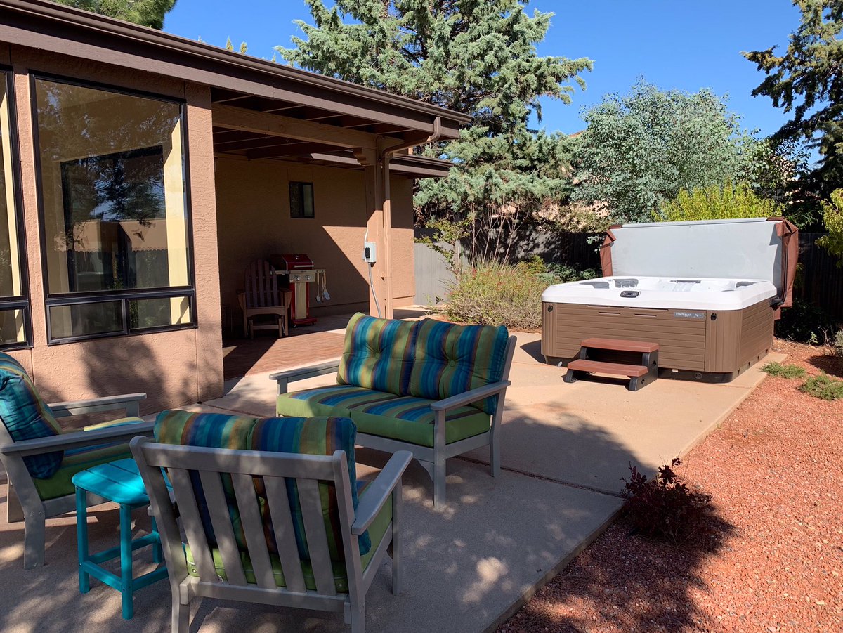 SharingSedona's tweet photo. HAPPY TRAILS
3 bedrooms / 2 baths
Hot Tub / Short Walk to Trails
#sedona #Arizona #vacationrentals #accommodations #theunfoldingofallpossibilities #seeyousoon

https://t.co/suLSEYzBPA https://t.co/H0O87WbpDn
