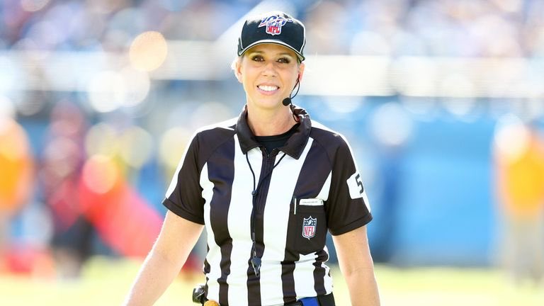 SheriffEd_HCSO's tweet photo. Congrats to #SarahThomas -the 1st female to serve as an @NFL official in the #SuperBowl. Way to break that glass ceiling! #Trailblazer https://t.co/jhoylPF9aT