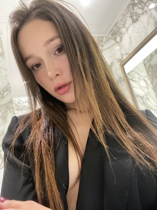 🌚hello https://t.co/mxqyYKa429