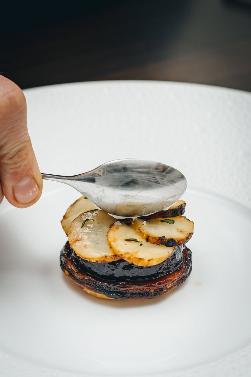 No6Padstow's tweet photo. Who would think the humble onion could become such a thing of beauty 🧅 

The red onion fondant is one of our absolute favourites, there is something quite special about taking the unassuming onion and giving it some love! 

➡️ Swipe right to see it come together 

@PaulAinsw6rth https://t.co/XTGz0X6lCs