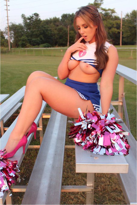 Who are you rooting for today? 📣 🏈  @ManyVids https://t.co/MdqxH3I9O8<a class="tags" href="/tag/manyvids">@manyvids</a>