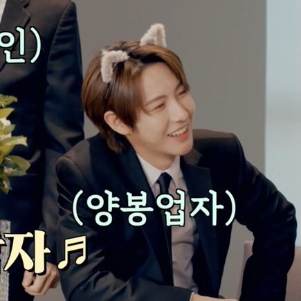 #동런 육아물
작가 동 회사원 럱으로 둘이 결혼해서 딸래미 하나 낳고 알콩달콩우당탕탕 라이프 살 거 같다 럱진 아빠 일하러 나간 사이에 동엯 아빠가 해인이(6살) 놀아주고 같이 거실에 뻗어있으면 런짅이 퇴근하고 와서 함박웃음 짓고 눈에 담음