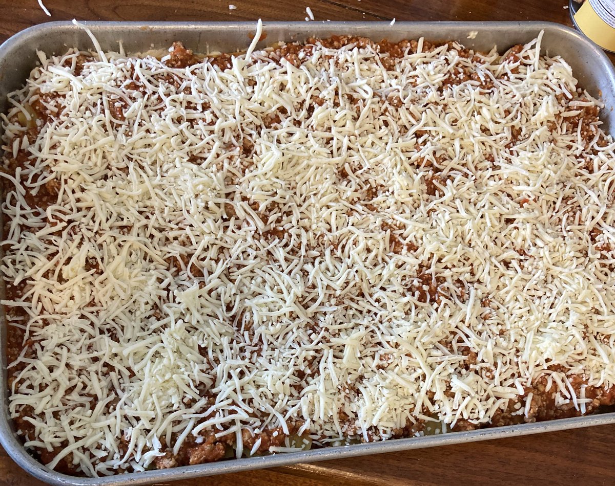 rebjam16's tweet photo. Getting ready for the #SuperBowl party- @carol_aleshire @maegan_aleshire kicking butt in the kitchen today #tradition #moreto make #wealwaysmaketoomuch https://t.co/yLP9MzVUG9