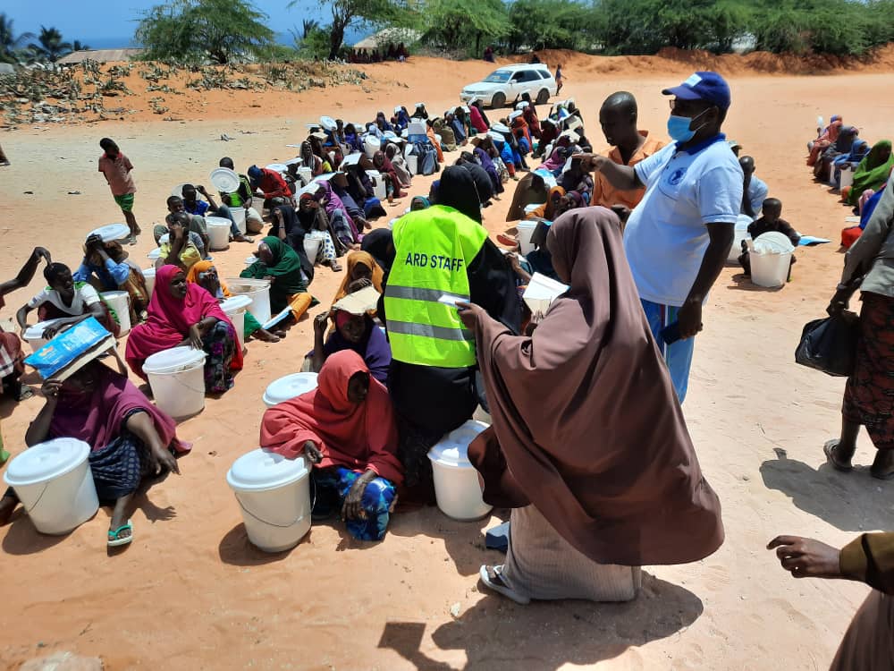 ardfeeds's tweet photo. ARD completed the Provision of std #WASH (Dignity) kits 2 affected pop in #Beelow IDP camp in #Merka supported by @shf_somalia @unicefsomalia &amp; @WASHCluster_Som. 3K+ HHs in #Merka &amp; nearby villages helped 2 enable them 2 access safe clean water &amp; adequate hygiene 4 better health. https://t.co/JFBKvBMiwk
