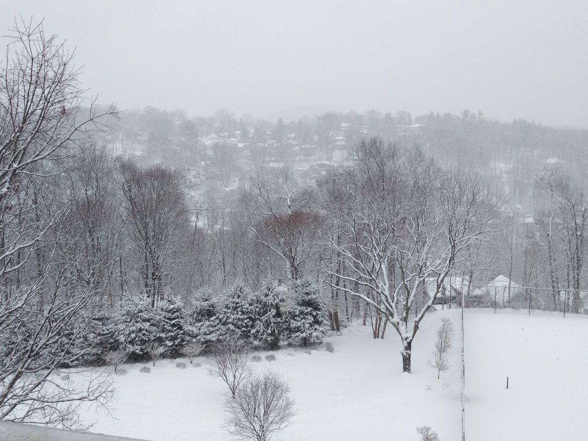 tomkorocz's tweet photo. Well, here we go again ❄️#nysnow #NYwx https://t.co/cp1NkGOlxu